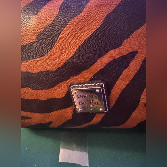 Dooney & Bourke Tiger Print Leather Shoulder Bag EXCELLENT condition - Picture 9 of 10